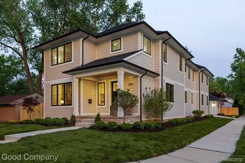 1231 Woodsboro Dr, Royal Oak, MI 48067