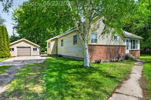 3660 Keewahdin Rd, Fort Gratiot, MI 48059