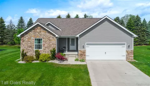 291 Golfside Dr, Lapeer, MI 48446