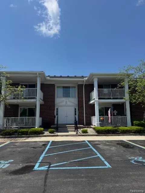 2100 Fort St #H-5, Trenton, MI 48183