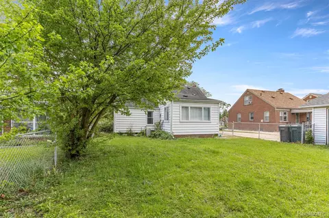 Exterior - 21311 Outer Dr, Dearborn, MI 48124 photo 12 of 14