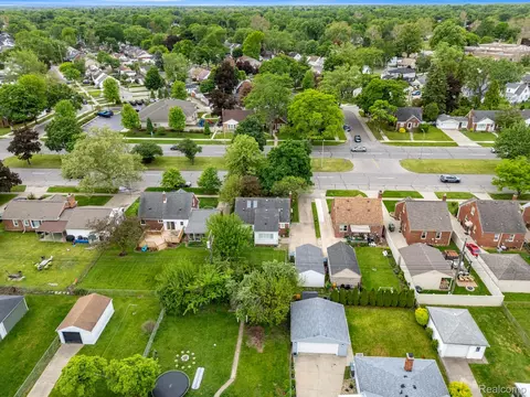 View/Area - 21311 Outer Dr, Dearborn, MI 48124 photo 9 of 12