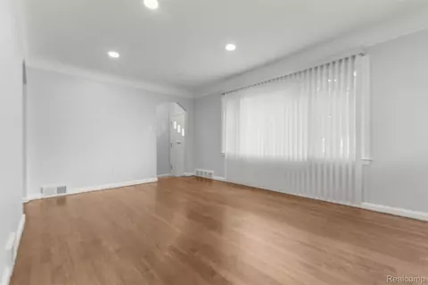 Living - 21311 Outer Dr, Dearborn, MI 48124 photo 2 of 3