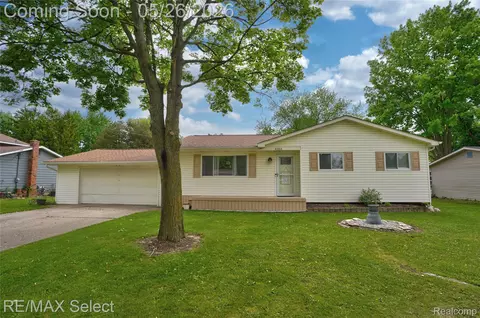 4353 Dixon Dr, Flint, MI 48473