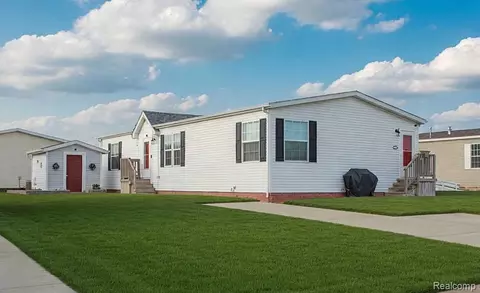 11160 Walden Ct, Green Oak, MI 48178