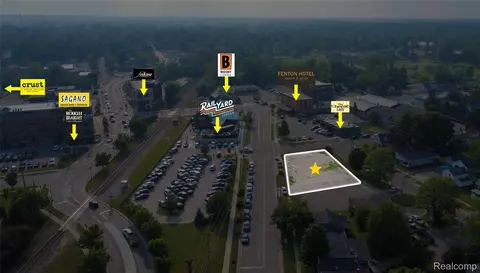 218 N Walnut St, Fenton, MI 48430