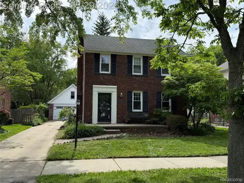 889 Rivard Blvd, Grosse Pointe, MI 48230