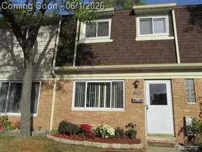 1408 Laurel Valley Dr, Waterford, MI 48327