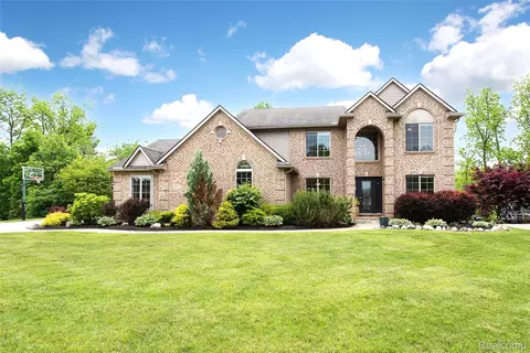 58721 Carriage Ln, Lyon, MI 48178