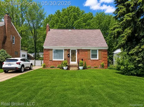603 Vernier Rd, Grosse Pointe Woods, MI 48236