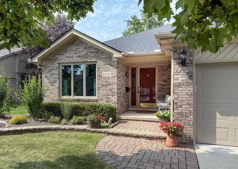 6821 Carriage Creek Dr, Washington, MI 48094