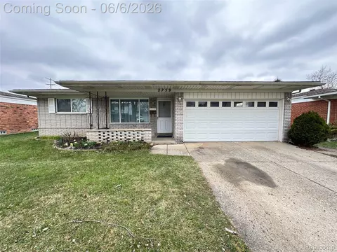2759 Saratoga Dr, Troy, MI 48083