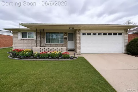 2759 Saratoga Dr, Troy, MI 48083