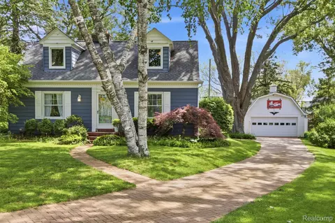 85 Hill Circle Dr, Waterford, MI 48328