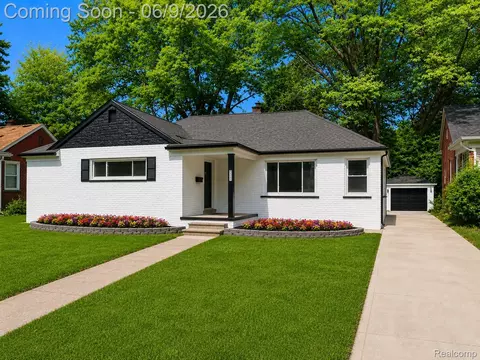 24221 Cloverlawn St, Oak Park, MI 48237