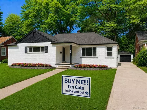 24221 Cloverlawn St, Oak Park, MI 48237