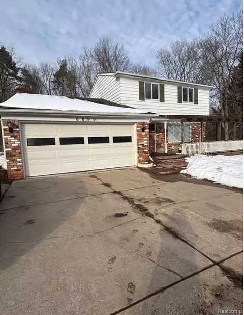6099 Brookwood Dr, Burton, MI 48509