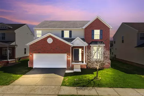 59625 Twin Pines Dr, Lyon, MI 48165