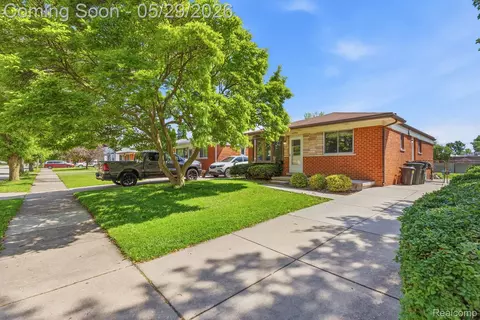 27904 Glenwood St, Saint Clair Shores, MI 48081