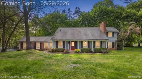 5795 Thorny Ash Rd, Oakland, MI 48306