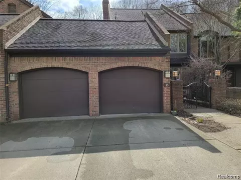 13 Timberlane Ct, Dearborn, MI 48126