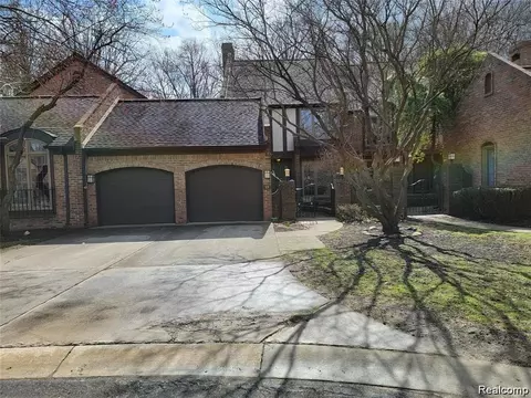 13 Timberlane Ct, Dearborn, MI 48126