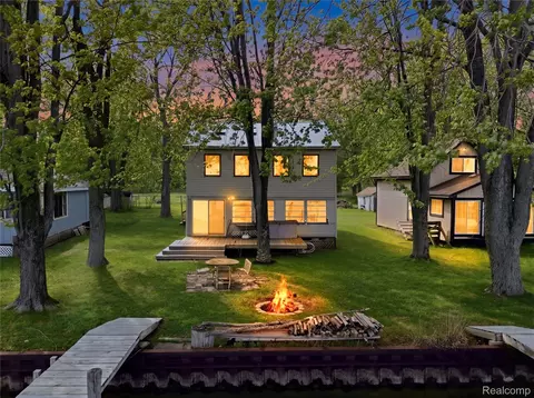 6556 Dickinson Is, Clay, MI 48001