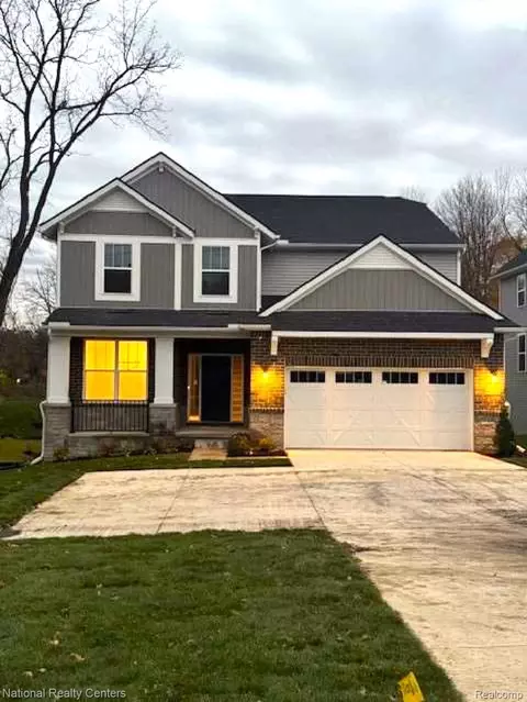 6978 Colony Dr, West Bloomfield, MI 48323