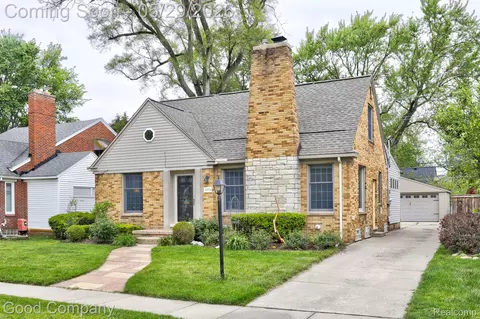 10074 Lincoln Dr, Huntington Woods, MI 48070