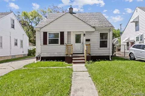 18750 Kingsville St, Harper Woods, MI 48225