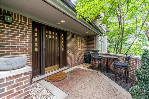 4054 Cranbrook Ct, Bloomfield Hills, MI 48301