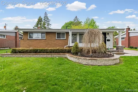 32601 Holden Dr, Warren, MI 48092