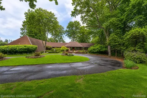 291 Barden Rd, Bloomfield Hills, MI 48304
