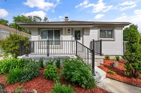 23290 Rosalind Ave, Eastpointe, MI 48021