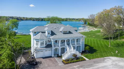 10195 Bennett Lake Rd, Tyrone, MI 48430