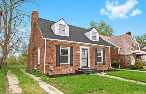 8897 Hartwell St, Detroit, MI 48228