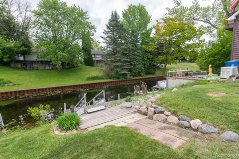 000 Wendell Dr, Fenton, MI 48430