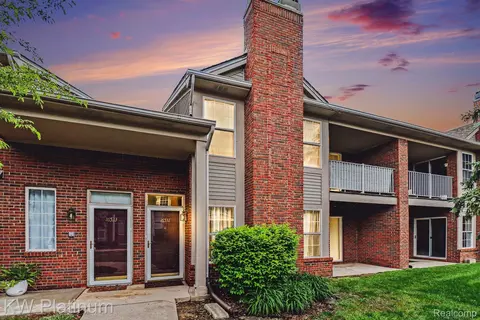16531 Covington Dr, Clinton Township, MI 48038