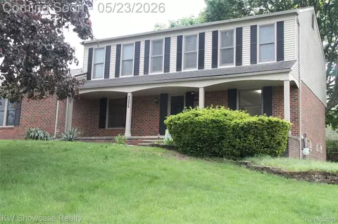 5226 Green Rd, West Bloomfield, MI 48323