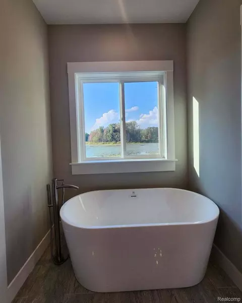 Bath - 001 Leith St, Brighton, MI 48116 photo 4 of 7