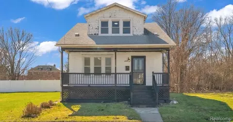 5573 Montclair St, Detroit, MI 48213