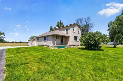 5660 Tittabawassee Rd, Kochville, MI 48604