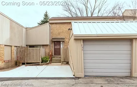 753 Oak Brook Ridge Dr, Rochester Hills, MI 48307