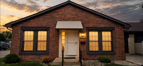 40344 Newport Dr, Plymouth, MI 48170