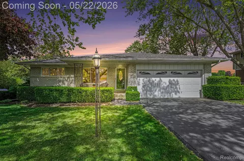 5364 Fern Ave, Grand Blanc, MI 48439