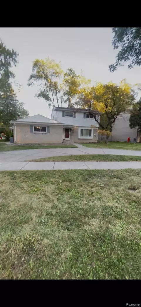 30050 Pleasant Trl, Southfield, MI 48076