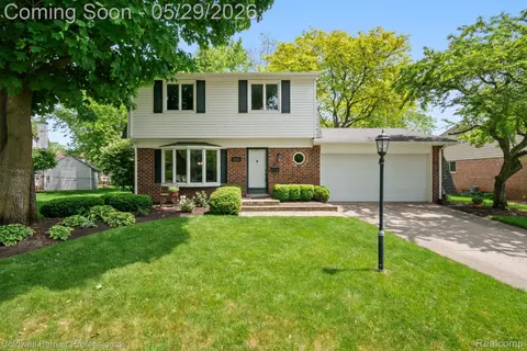 9310 Oakcliffe Dr, Plymouth, MI 48170