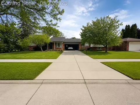 3757 Oxley Dr, Troy, MI 48083