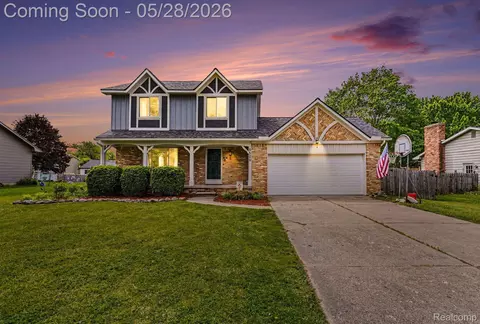 5506 Old Franklin Rd, Grand Blanc, MI 48439