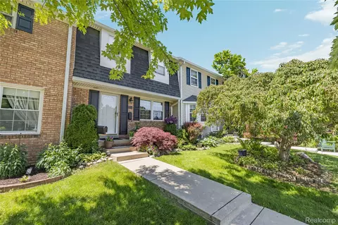42683 Savoy Ct, Northville, MI 48167